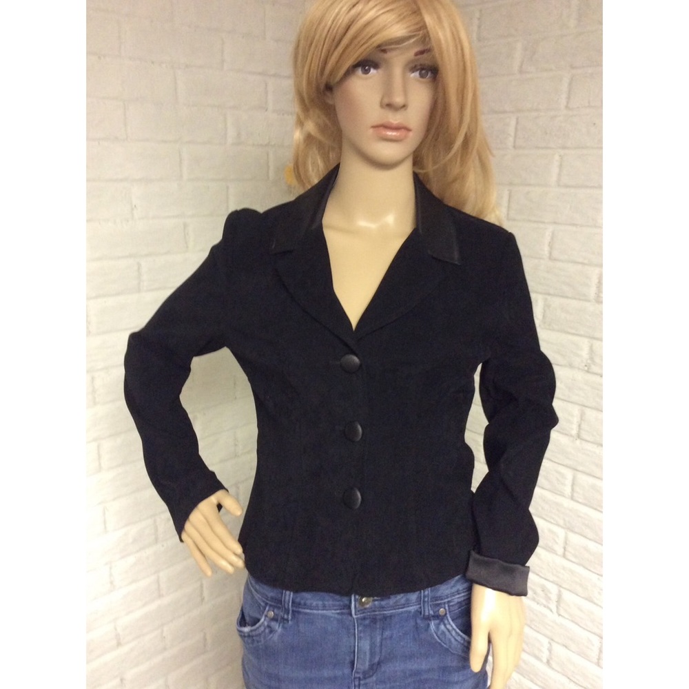 Dawn Joy Buttoned Front Jacket (3/4)